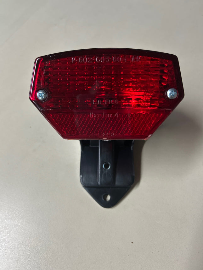 Feu arrière type Ulo avec support - MotoTT Vintage