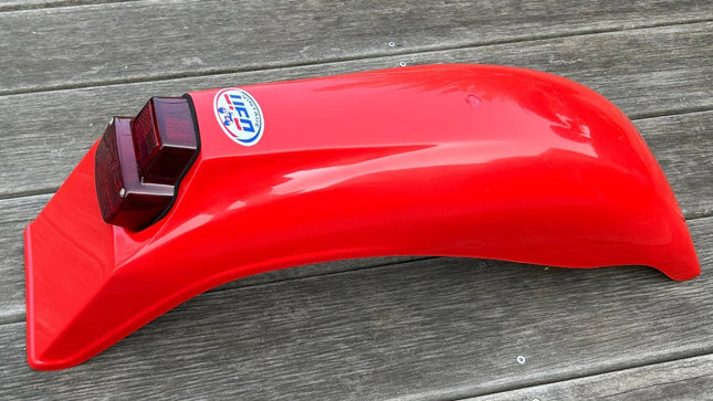 Occasion - Garde - boue arrière enduro rouge UFO avec feu - MotoTT Vintage