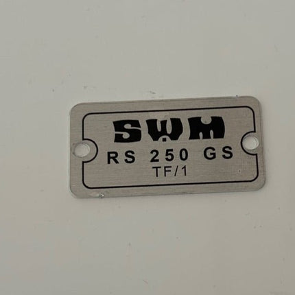 Plaque signalétique moteur SWM 24x46 mm - TF1 250 - MotoTT Vintage