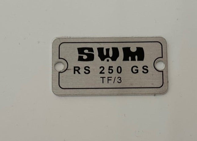 Plaque signalétique moteur SWM 24x46 mm - TF3 250 - MotoTT Vintage