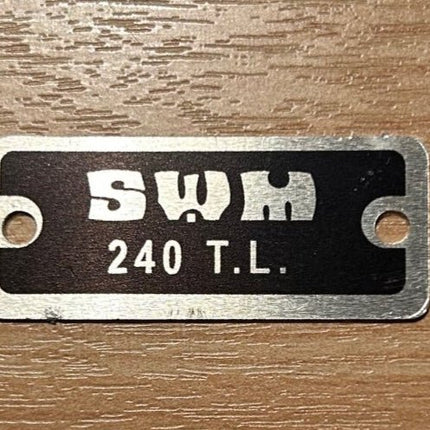 Plaque signalétique SWM 18.5x44.5 - Noir - 240 TL - MotoTT Vintage