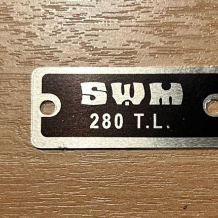 Plaque signalétique SWM 18.5x44.5 - Noir - 280 TL - MotoTT Vintage