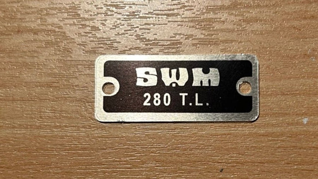 Plaque signalétique SWM 18.5x44.5 - Noir - 280 TL - MotoTT Vintage