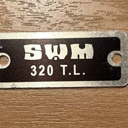 Plaque signalétique SWM 18.5x44.5 - Noir - 320 TL - MotoTT Vintage